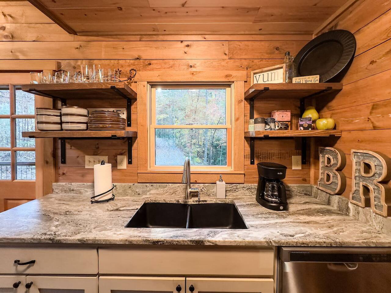 Our sink gleams with cleanliness, accompanied by meticulously arranged table amenities, inviting you to indulge in a seamless blend of functionality and elegance in your cabin retreat