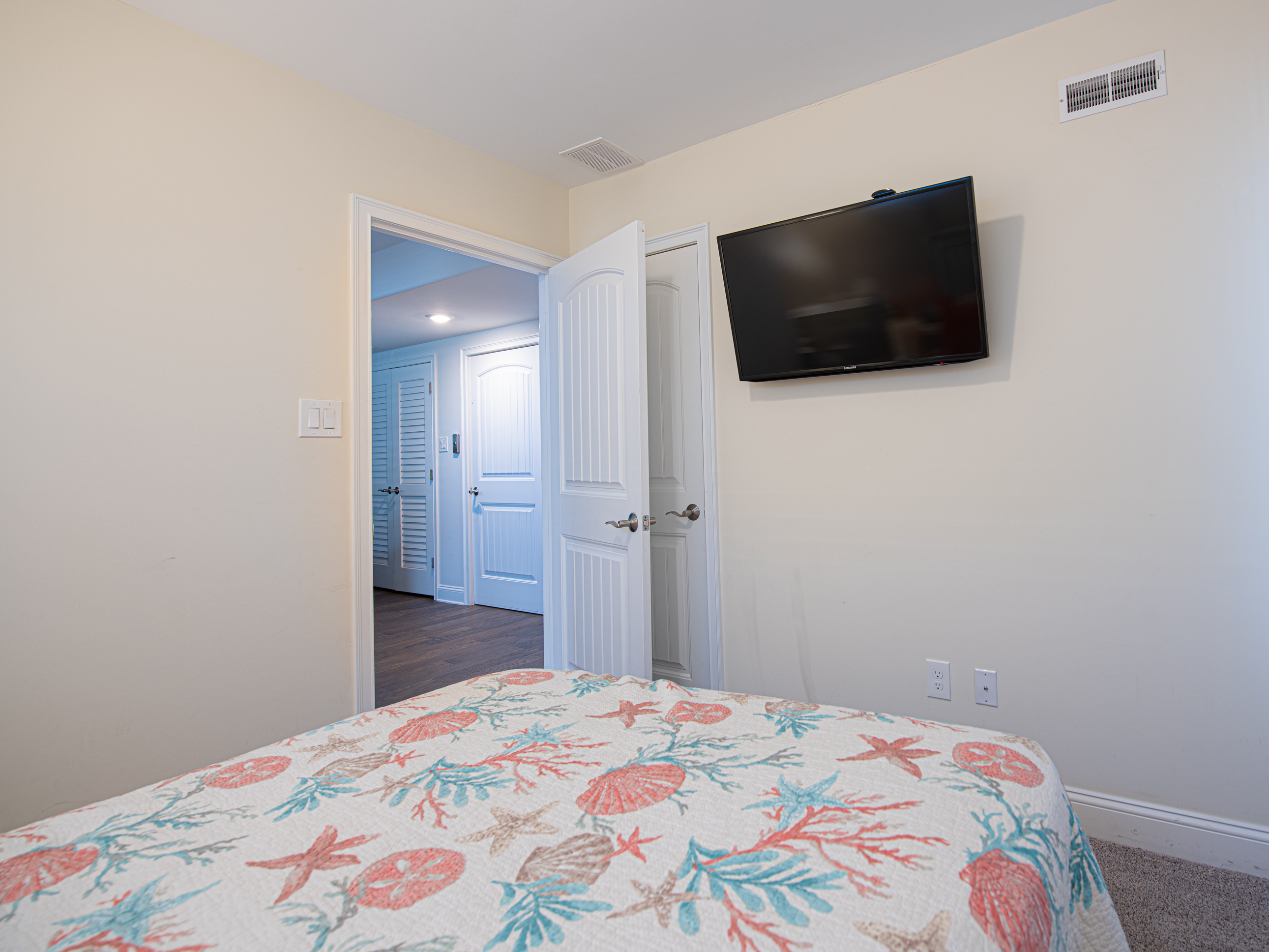 BR 3 Queen bedroom