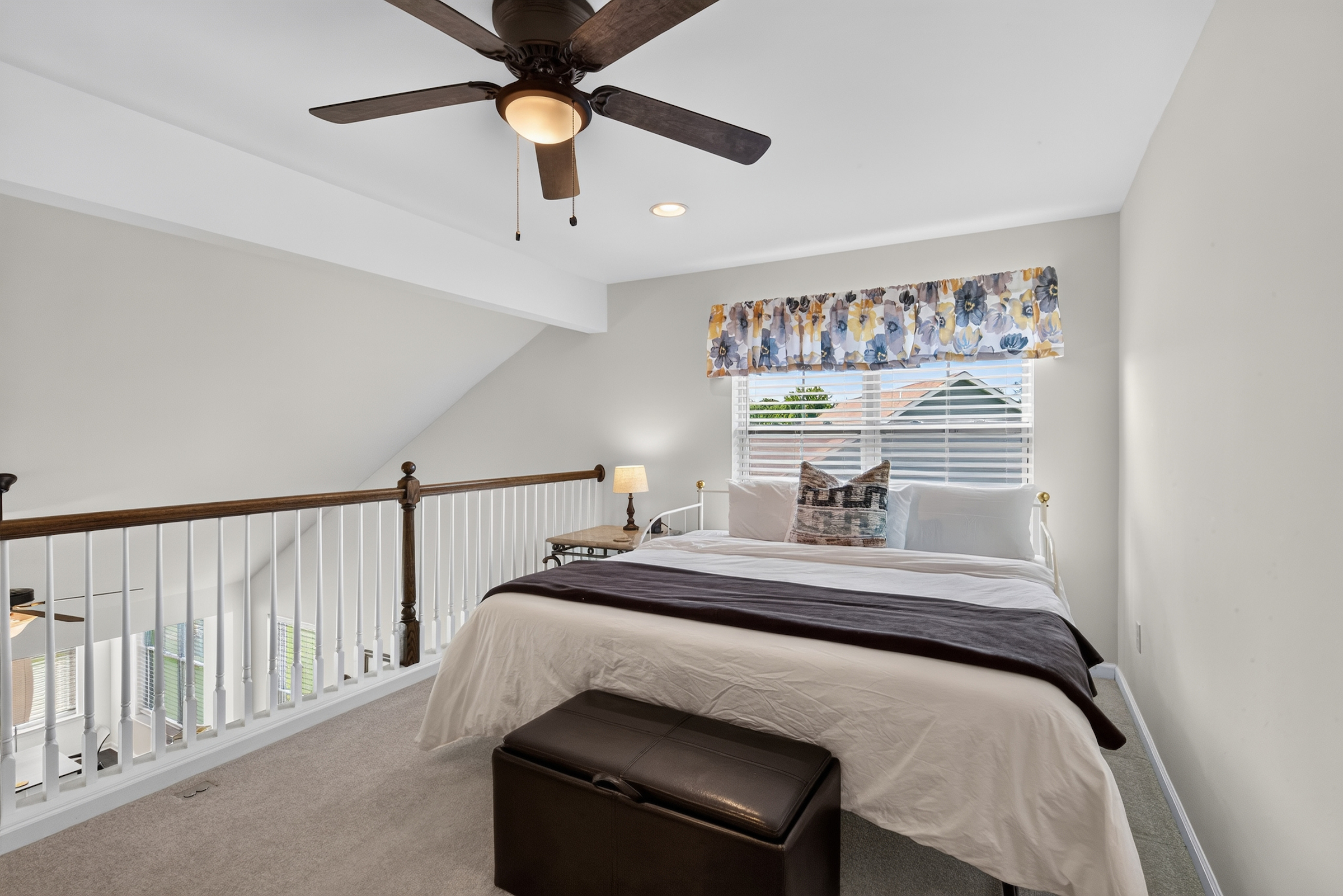 The open loft offers an additional sleeping space that can be configured as a king bed, a twin daybed, or 2 twin beds.