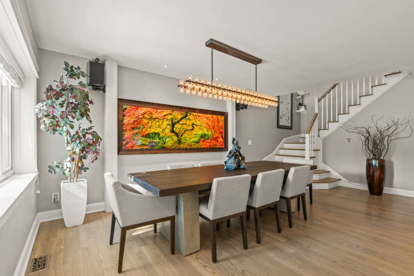 Open Dining Area | Seating for 8 
