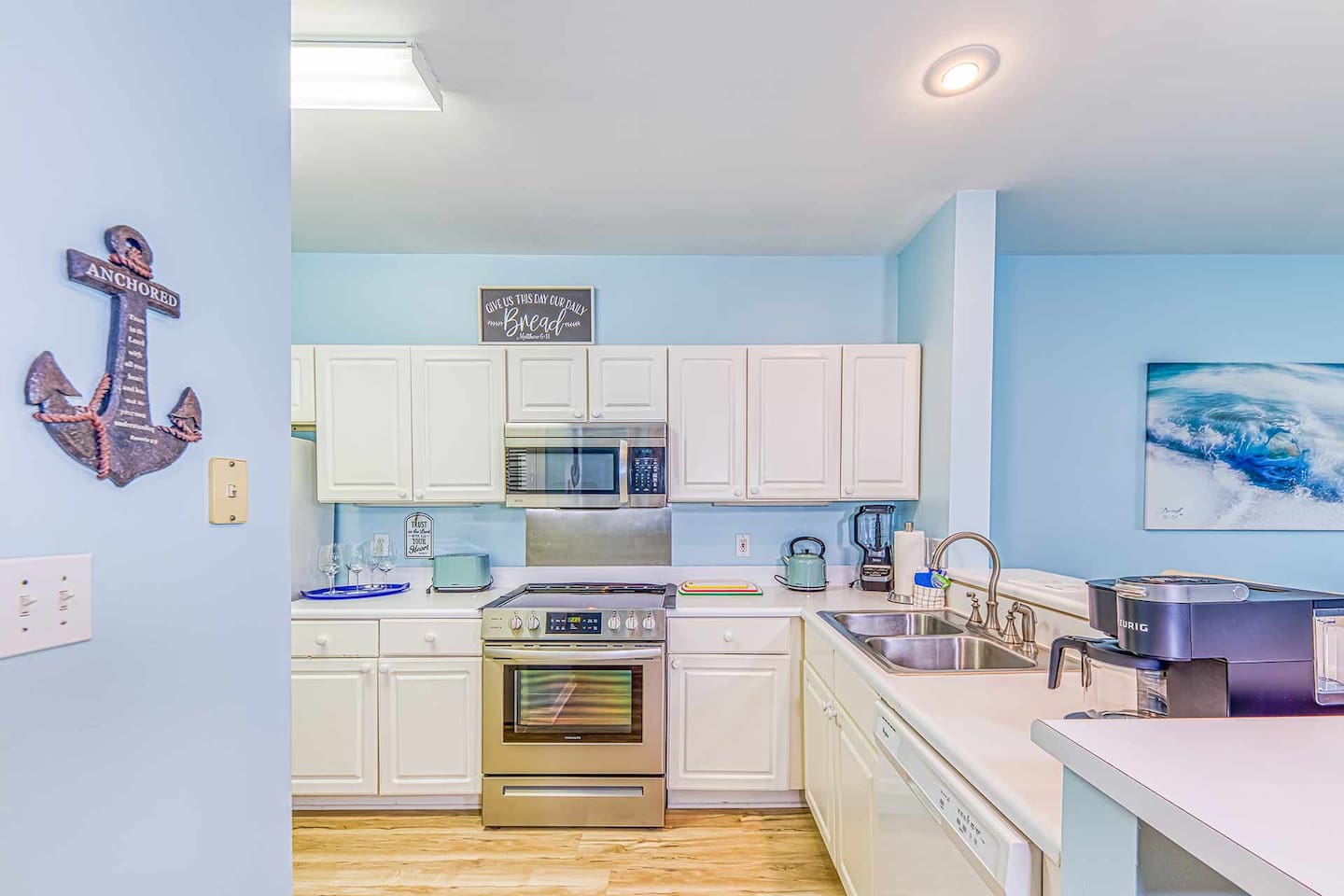 Kitchen: Bright and beachy kitchen awaits your culinary adventures with modern appliances and décor!