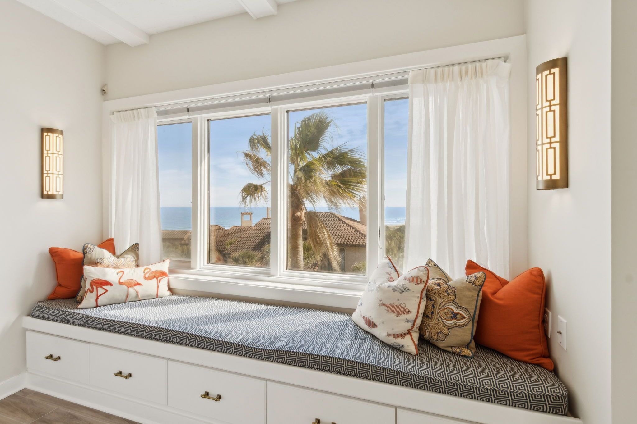 OCEAN VIEWS KING SUIET W/ BUILT-IN READING WINDOW SEAT