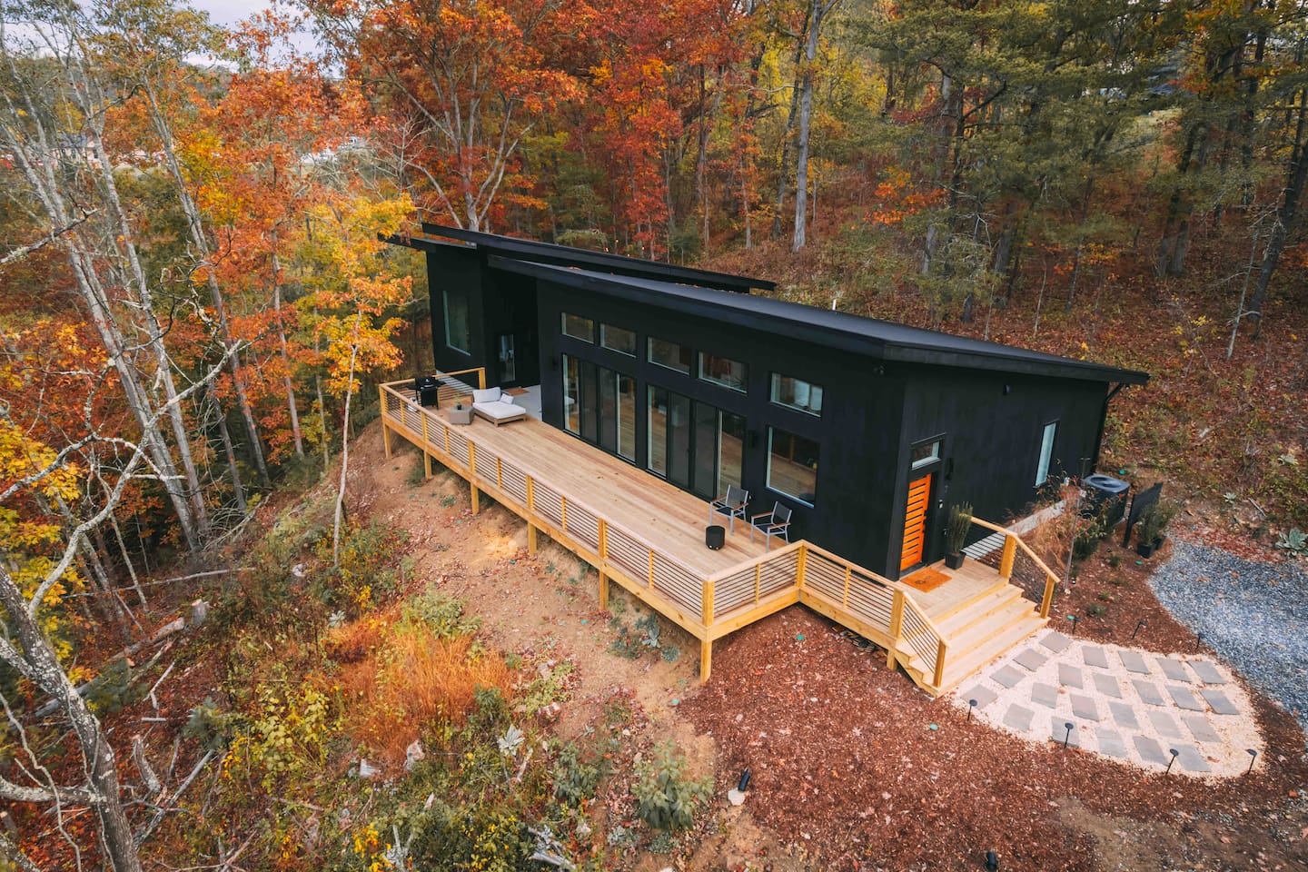 Beautiful deck to enjoy Mountain  views all year round. 