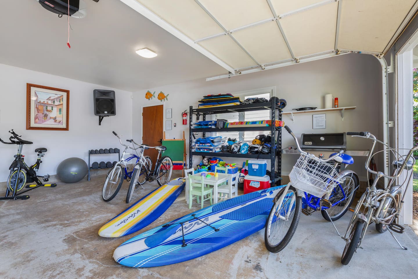 Lanai Hanalei beach toys, bikes, gym, and BBQ.