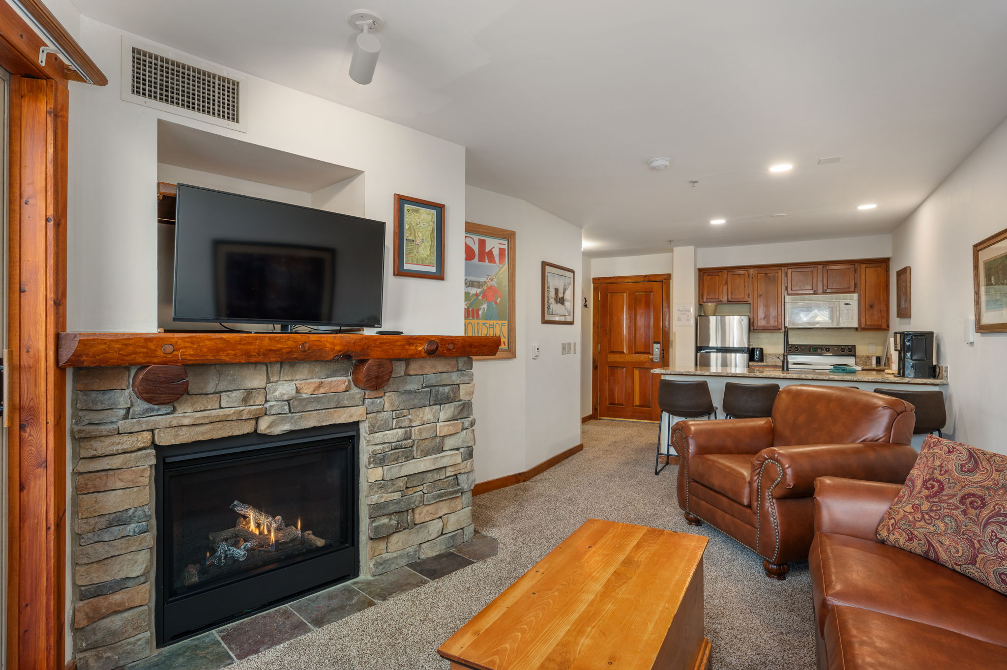 RF219| Hot tub,Heated garage Parking 3