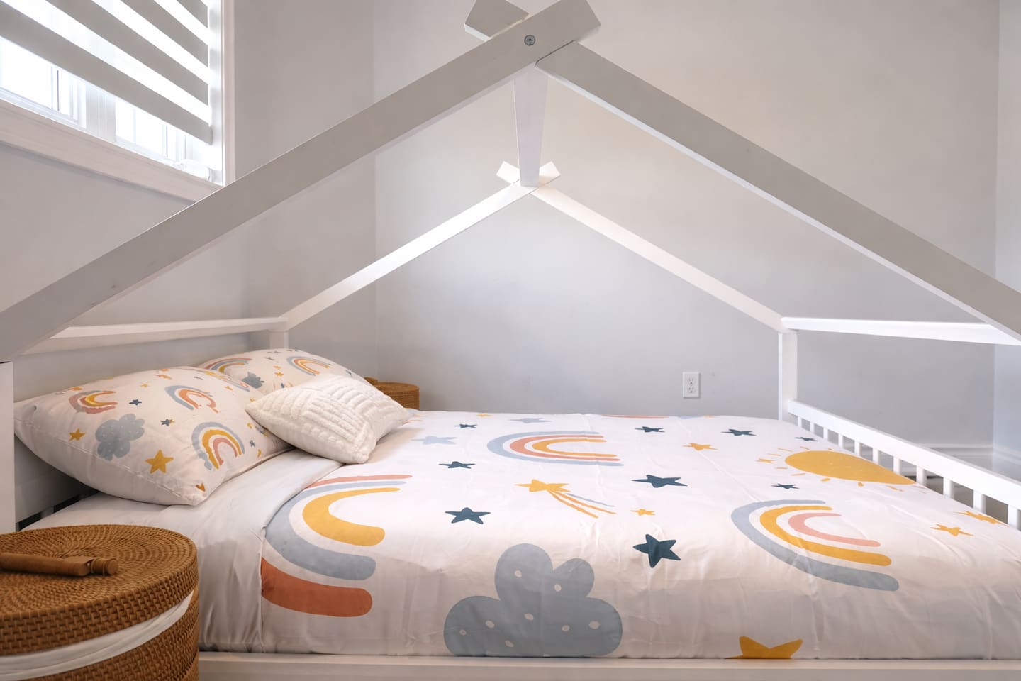 Prince/Princess Room - Full bed with closet