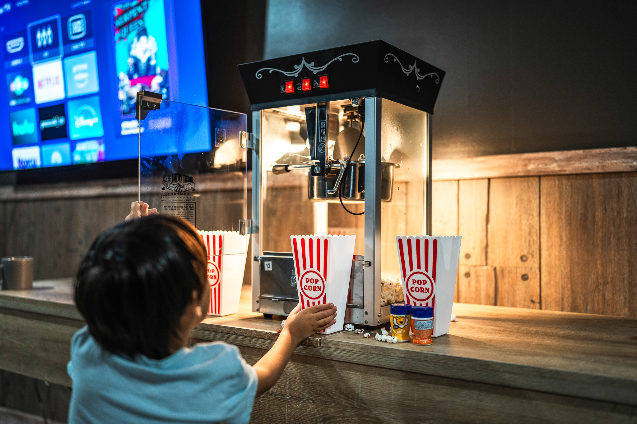Popcorn Machine Station A retro‑chic popcorn machine stands ready for movie nights or snack breaks. Grab kernels (we’ve got extras) and let that crunchy, buttery goodness do its thing.