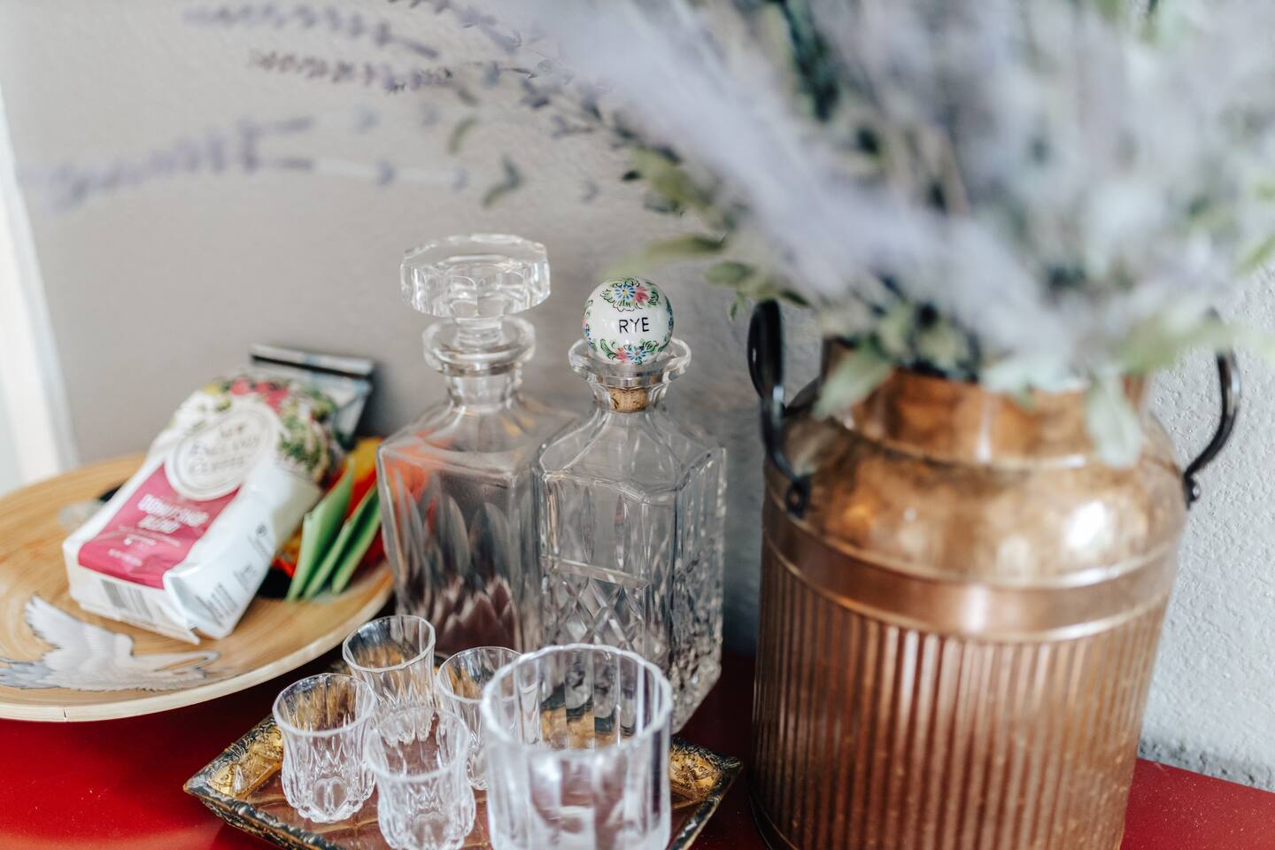 you will be welcomed with coffee, tea, snacks, cold drinks upon arrival
