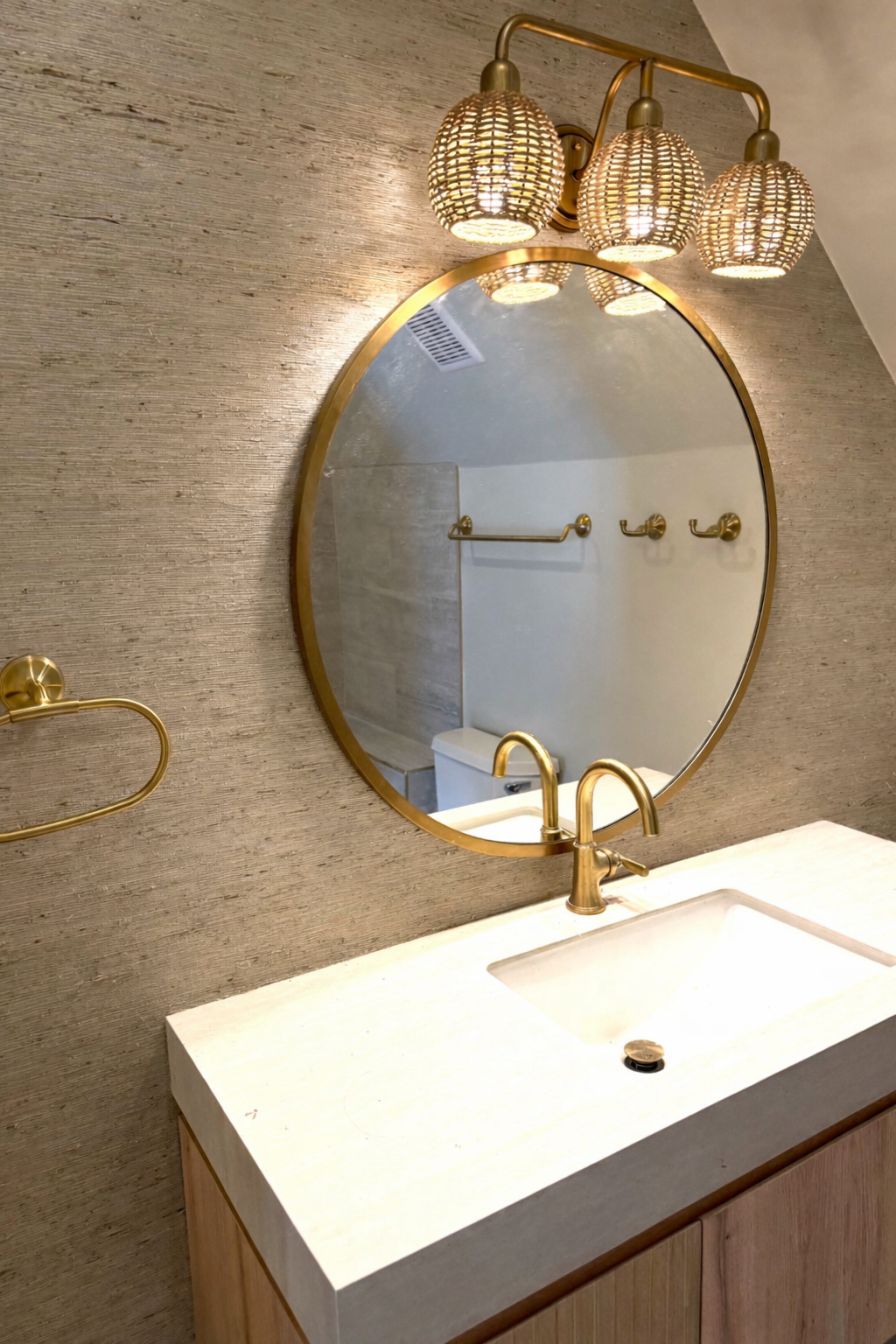 Bathroom 3 - sink/mirror