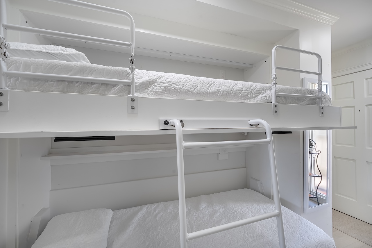 murphy bunk beds | Susu's Sea Cabin | 238C 1300 Ocean Blvd | Isle of Palms, SC | IOP Escapes