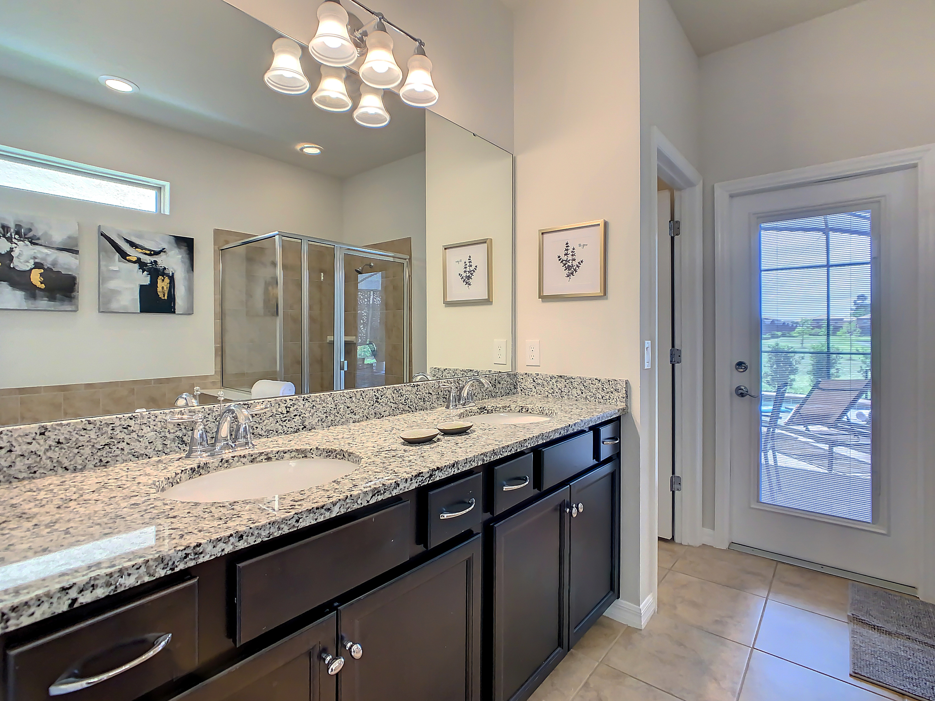 Bath 1- Master Suite En Suite Bathroom