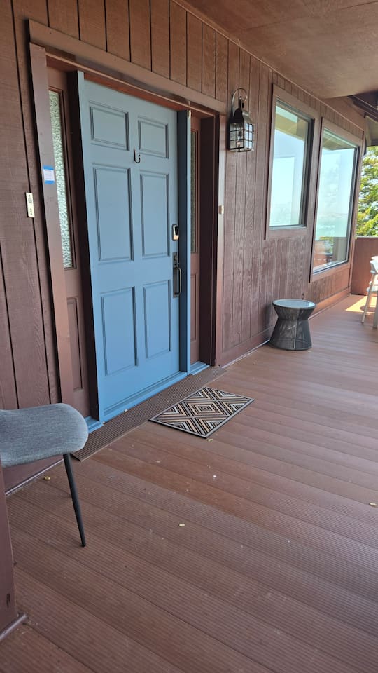 Accessible From Street (no steps)