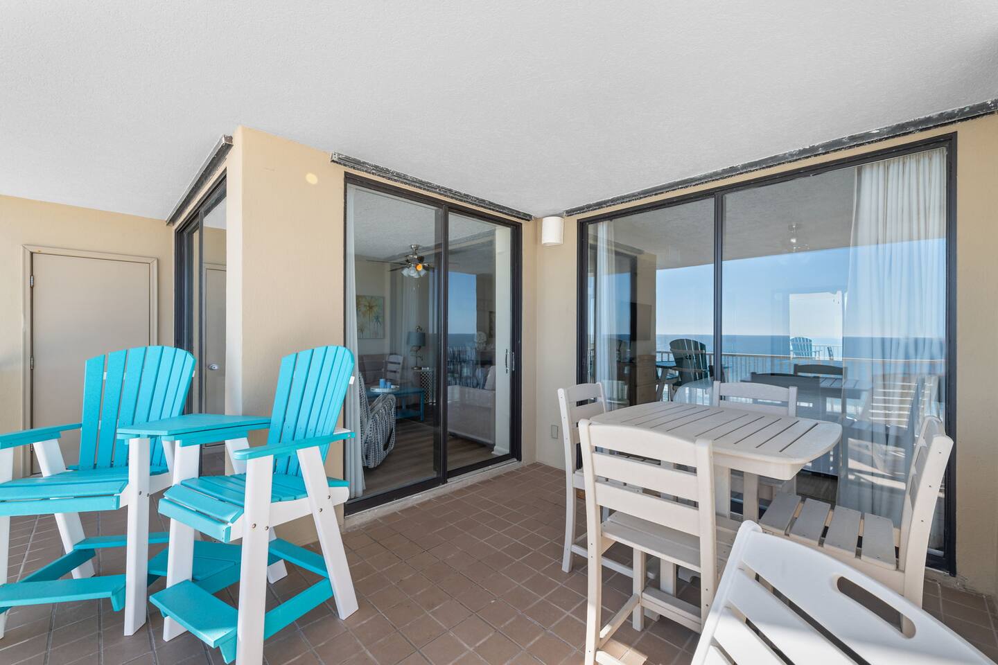 Lots of balcony seating for everyone to chill out, chat, watch the dolphins 🐬