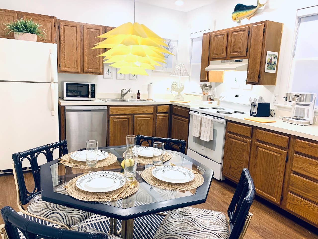 A fully appointed, light-filled kitchen with generous counter space and full-size appliances. A nostalgic eat-in setting perfect for coffee refills, conversation, and unhurried meals.