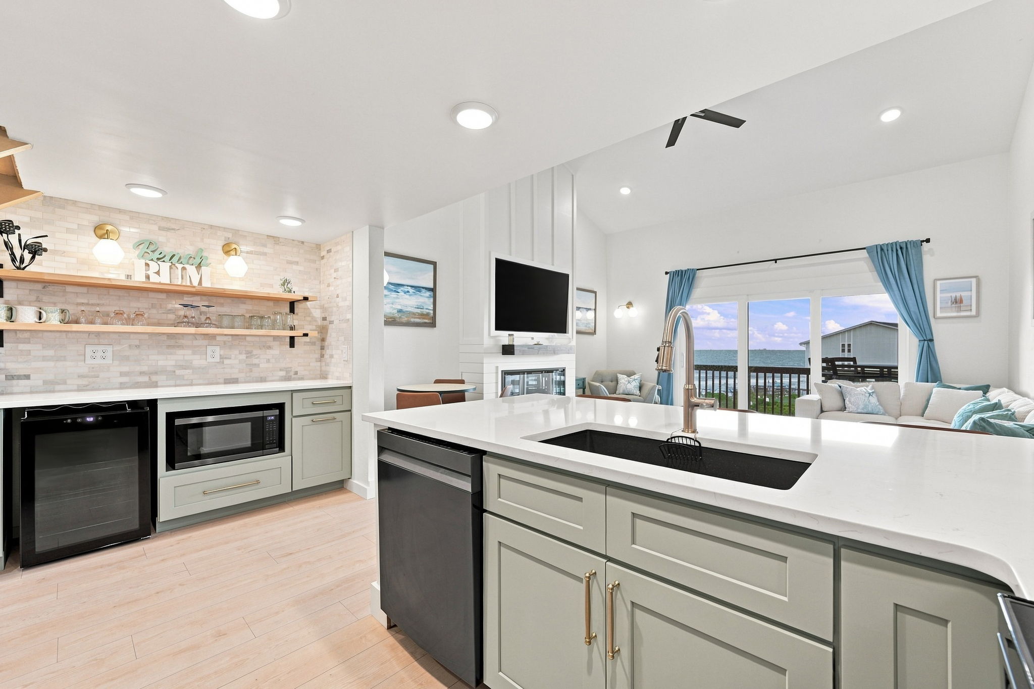 A seamless flow between cooking, dining, and lounging makes every moment feel easy.

