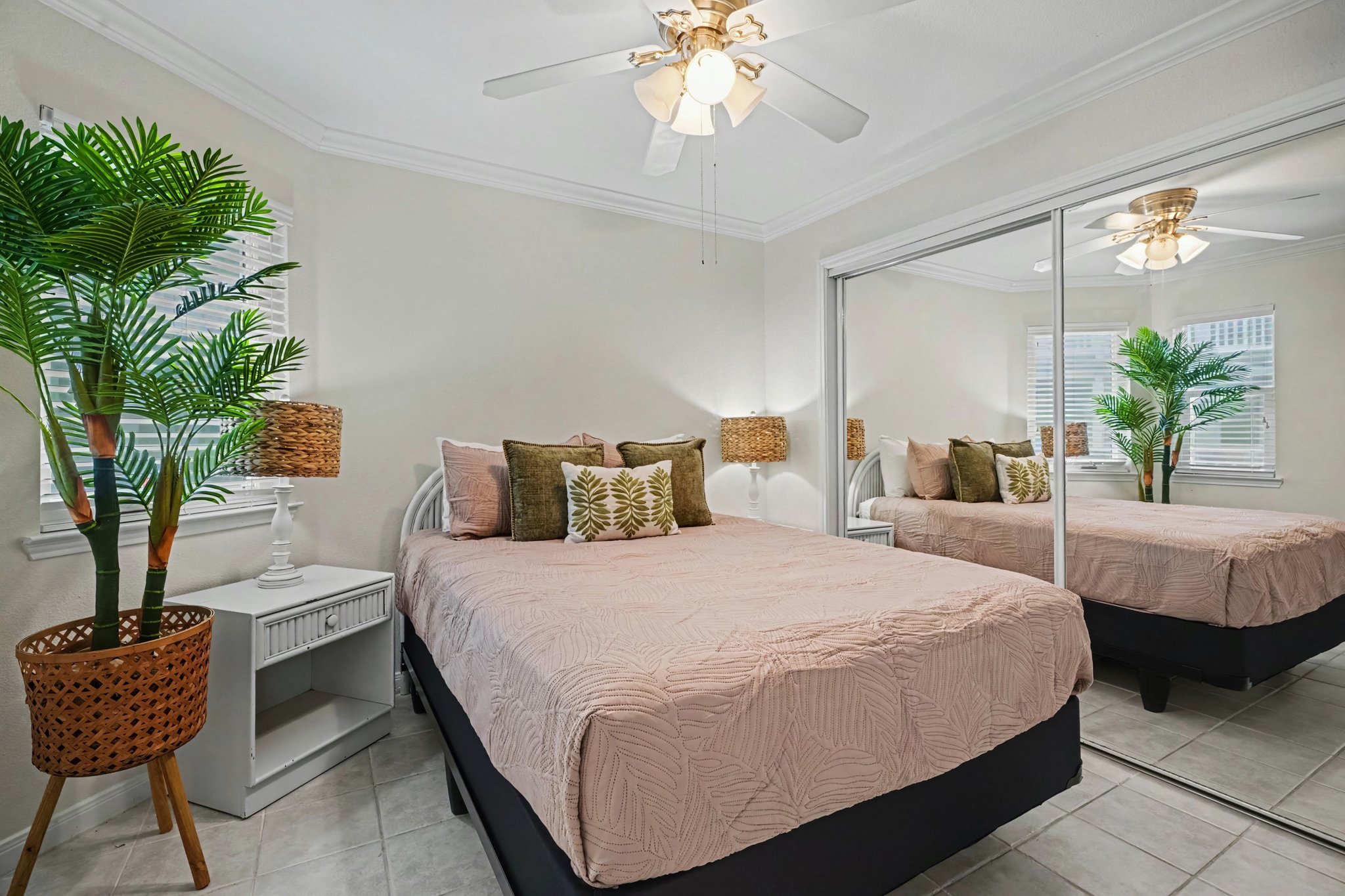 Queen bed in second bedroom