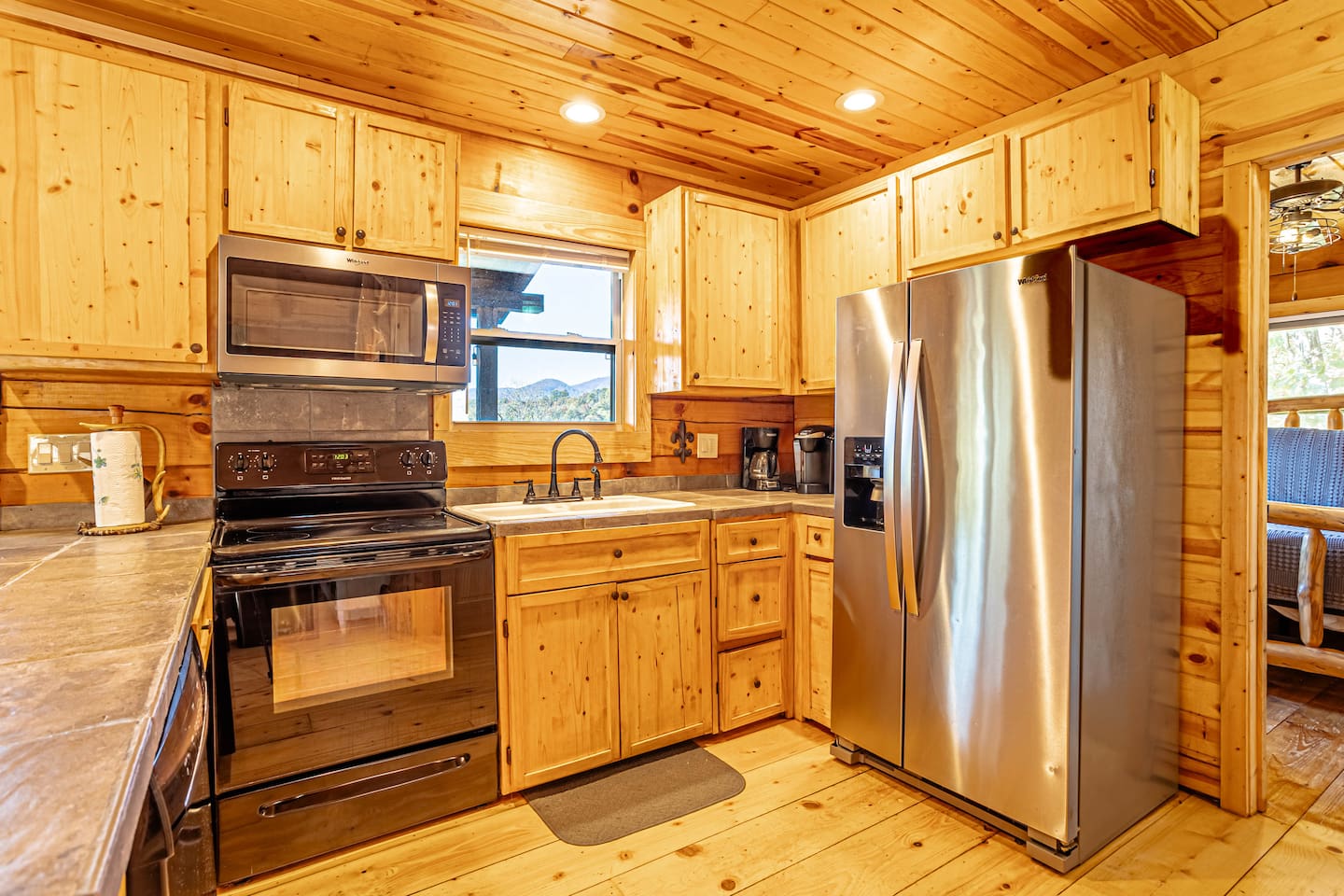 Fully equipped kitchen.