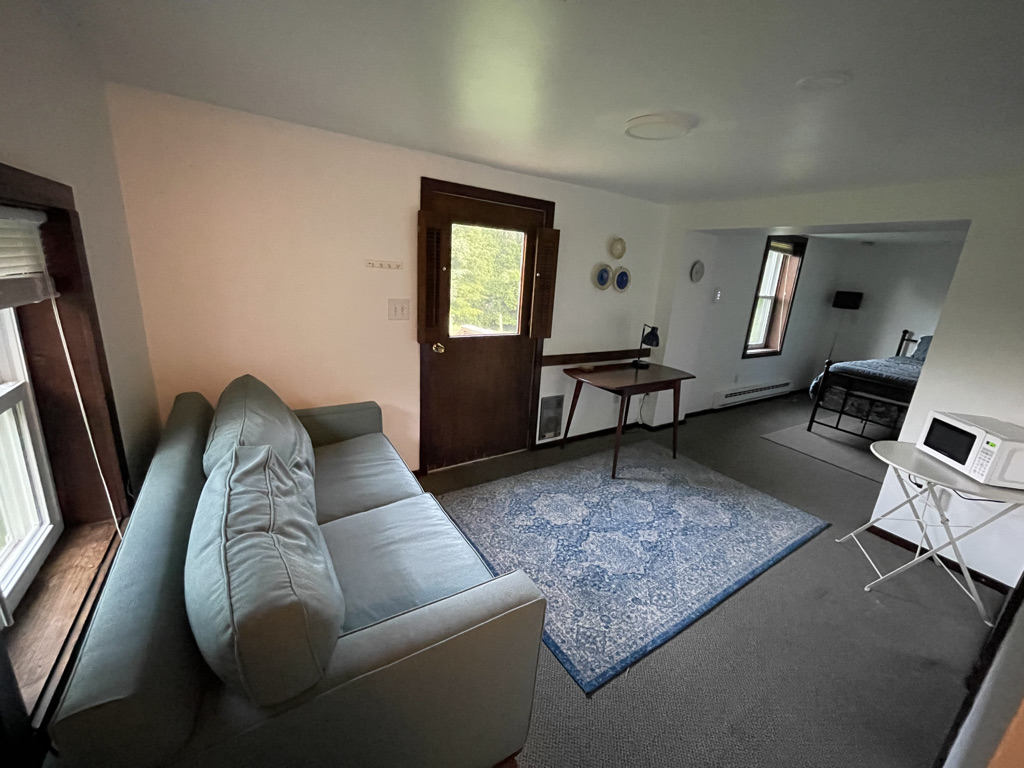 One bedroom barn apartment w sleeper sofa