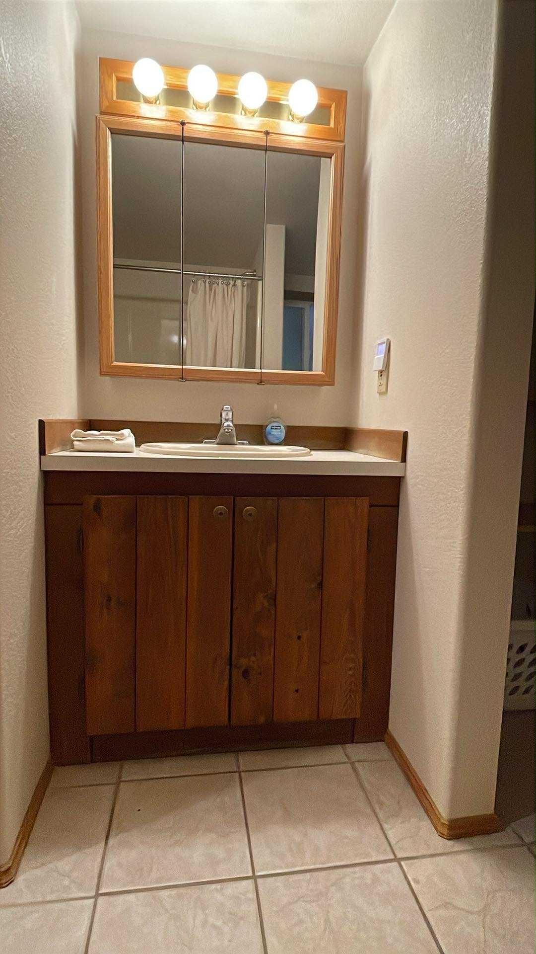 Sunrise bathroom (2 of 2)