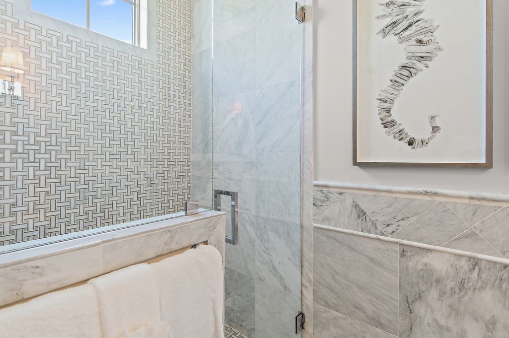 Bathroom 4 (Second Floor): Private Bathroom 