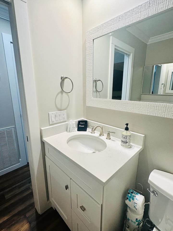 Bathroom vanity