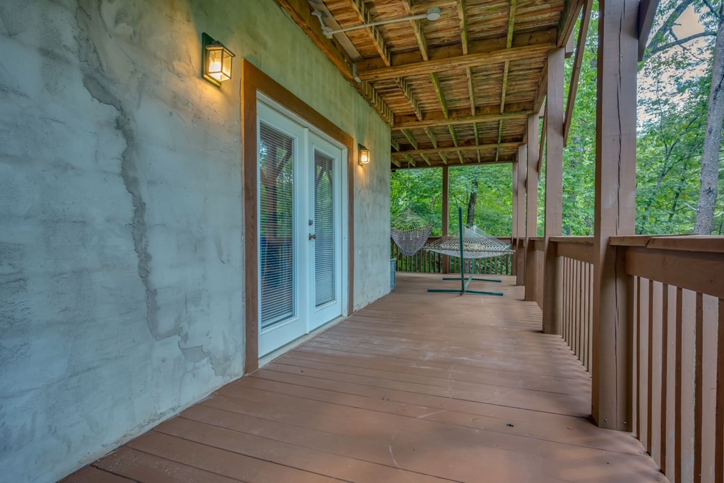 Lower level deck with hammock