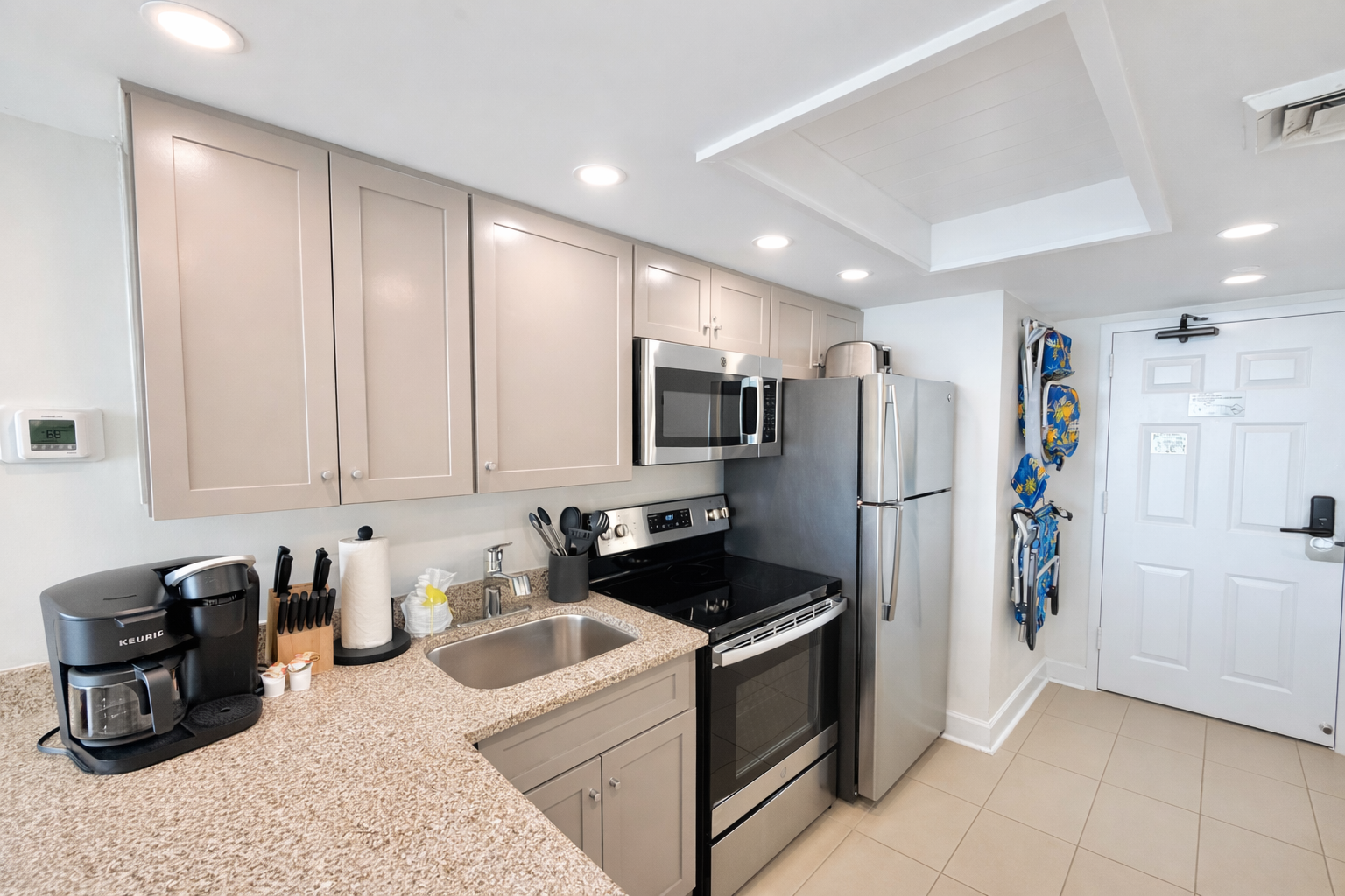 Kitchen with full size appliances. Keurig also in unit