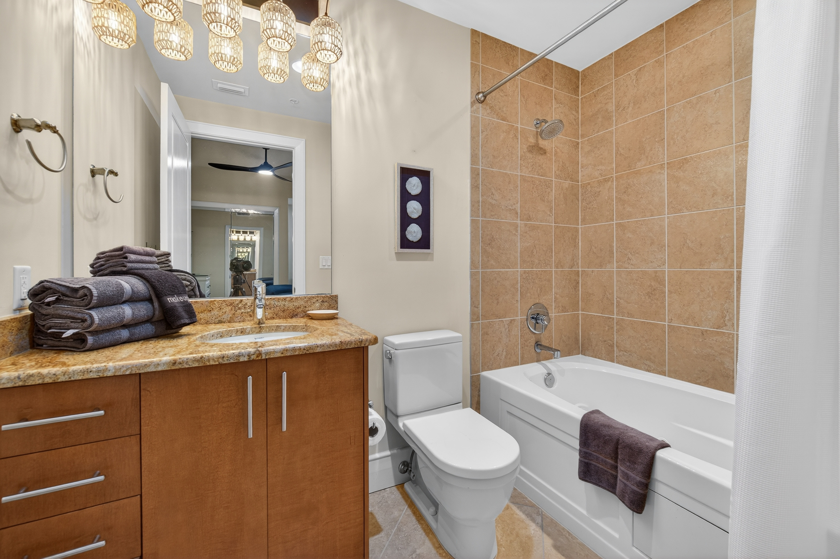 Third bathroom, tub/shower