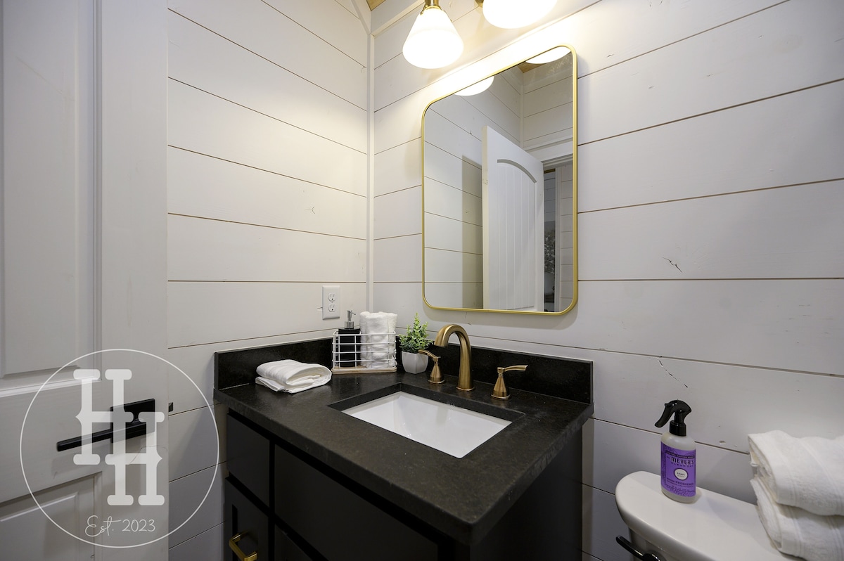 Sink with mirror, hair dryer included