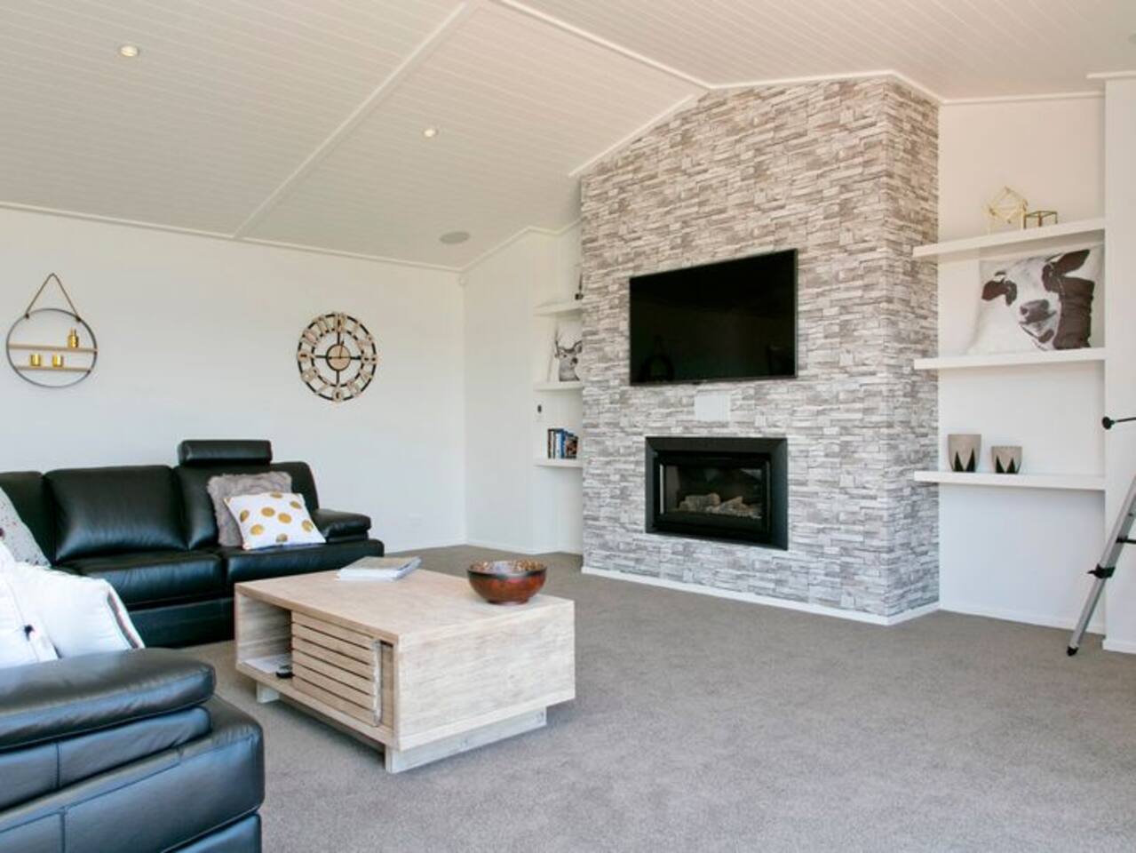 Lovely cosy space to unwind and catch some Netflix in front the fire