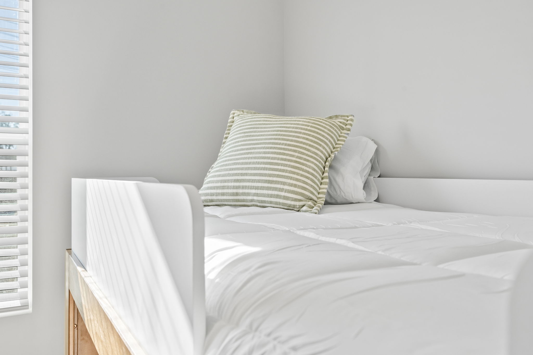 Kids Bedroom with Twin bunk beds