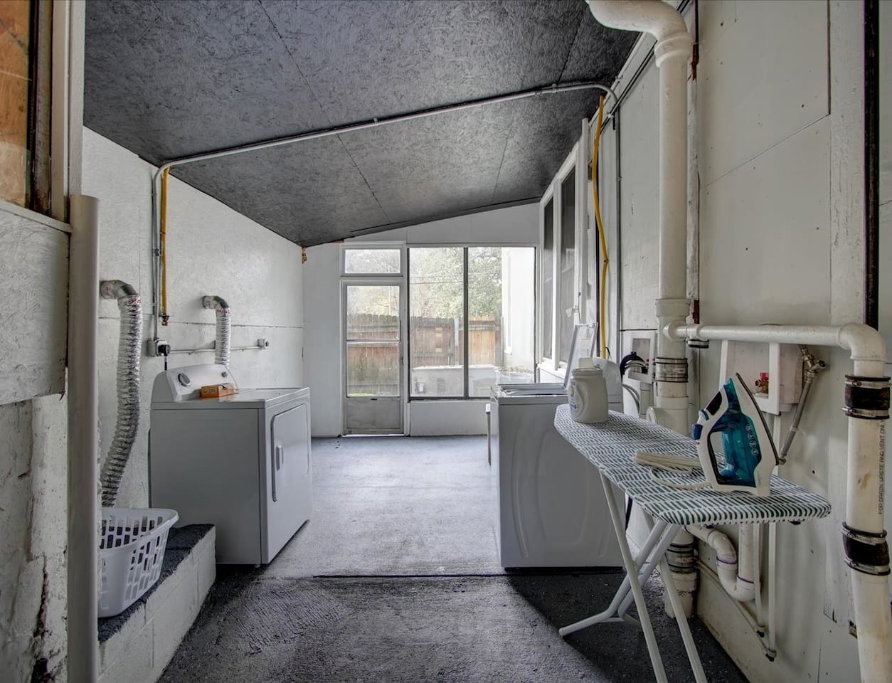 laundry area off kitchen