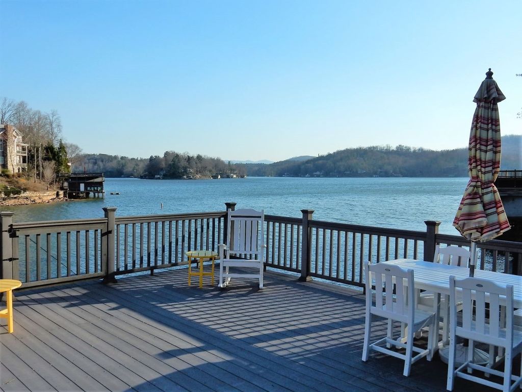 Bella Carroll by Carolina Properties - Lakefront! 2