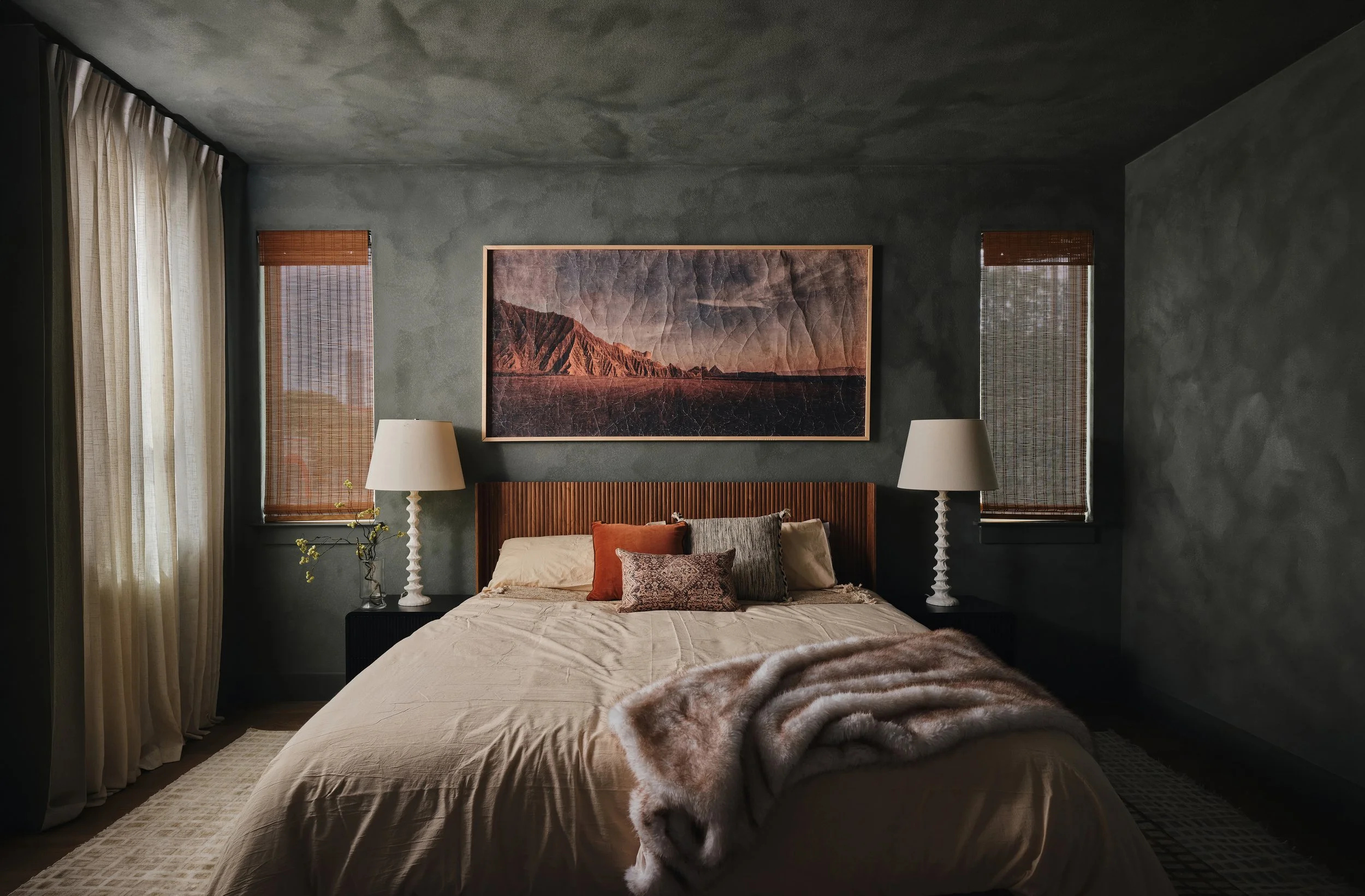 Master king bedroom with breathtaking finishes and earthy tones