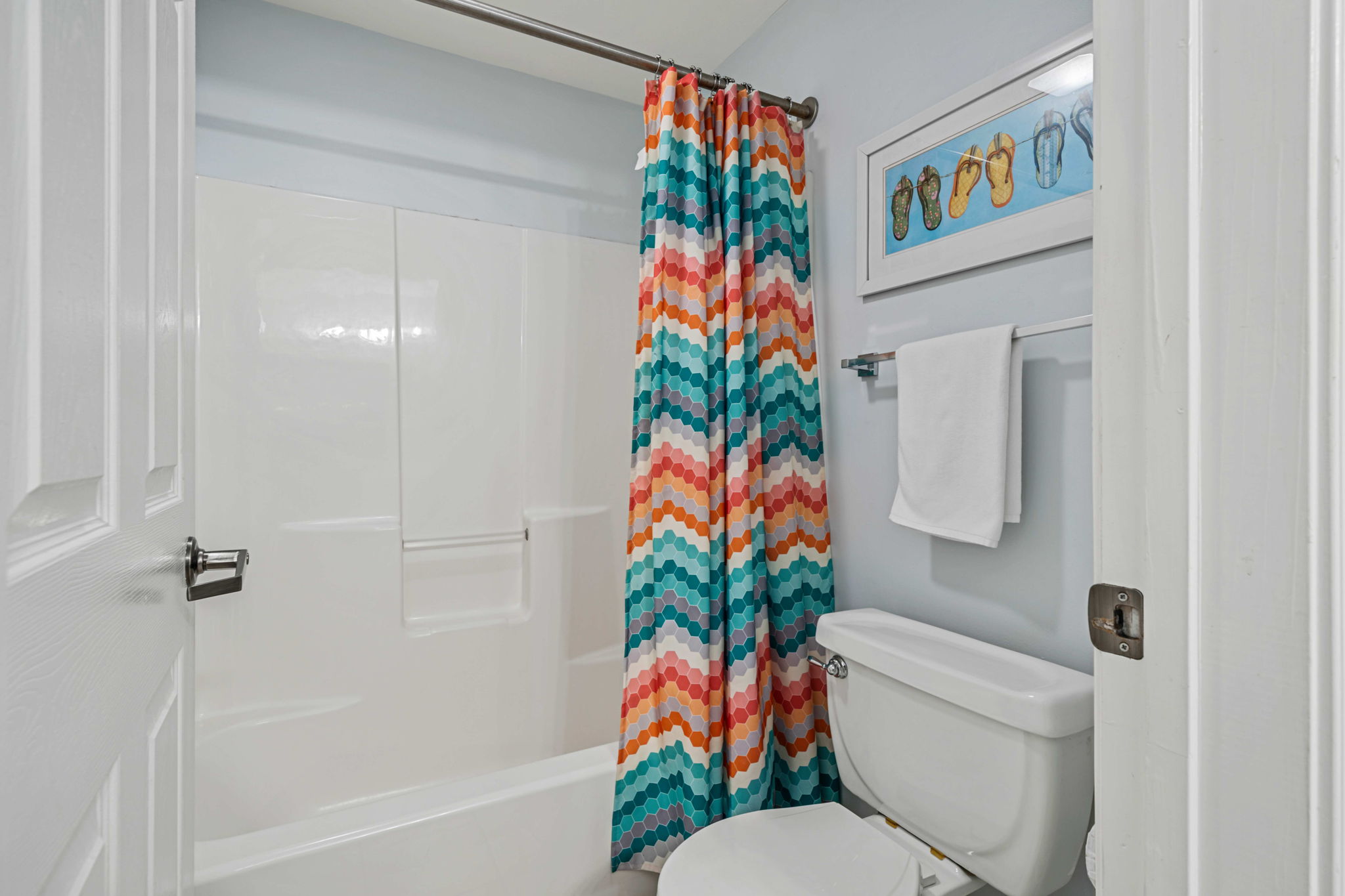 Bathroom 2: Jack n Jill bath | Sea Gull | 201 Oceanview | 1116 Ocean Blvd, Isle of Palms, SC | IOP Escapes