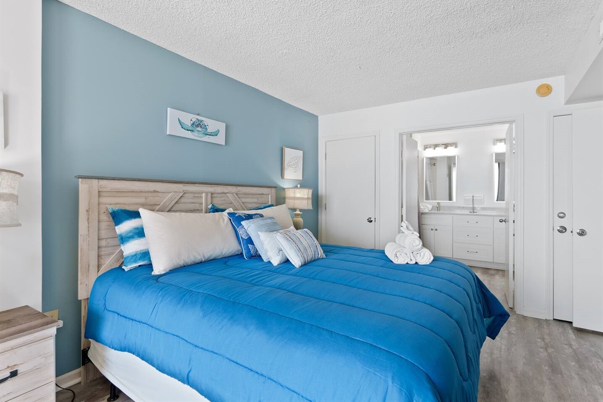 Primary Bedroom with King Bed, Ensuite Bathroom and Balcony Access