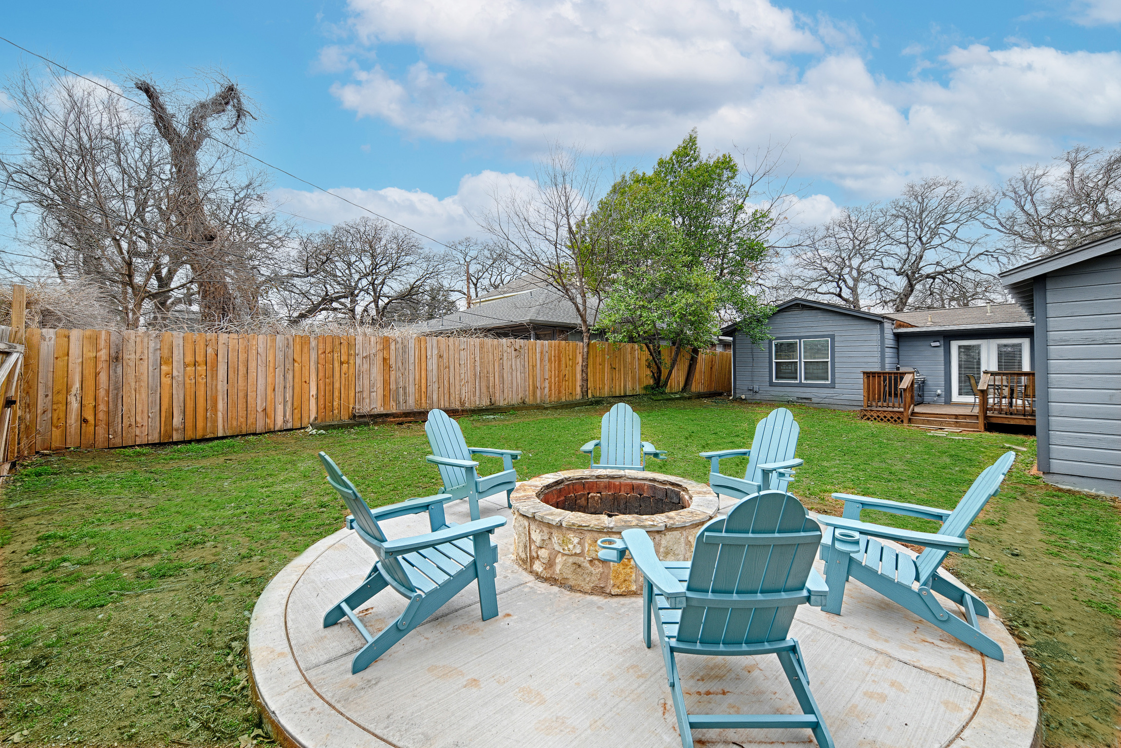 Private Retreat Steps from Arlington's Entertainment District