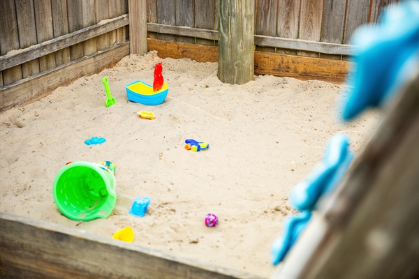 Keep the little ones happily entertained with their own sandbox. Endless digging, building, and imagination while you enjoy a well-earned moment of peace.