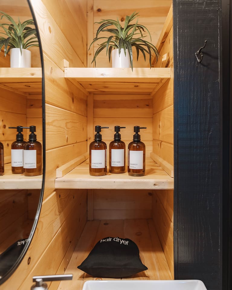 Premium bath essentials in every detail.