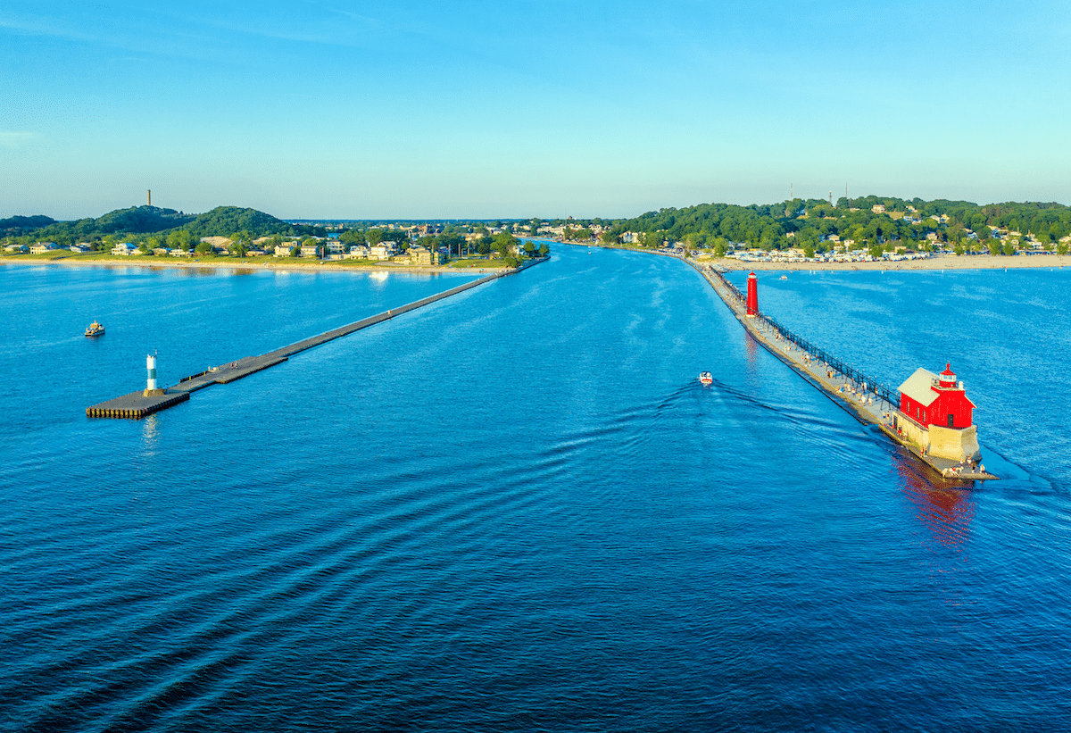 Beautiful Grand Haven State Park Beach is just a short drive away (4 min drive)
