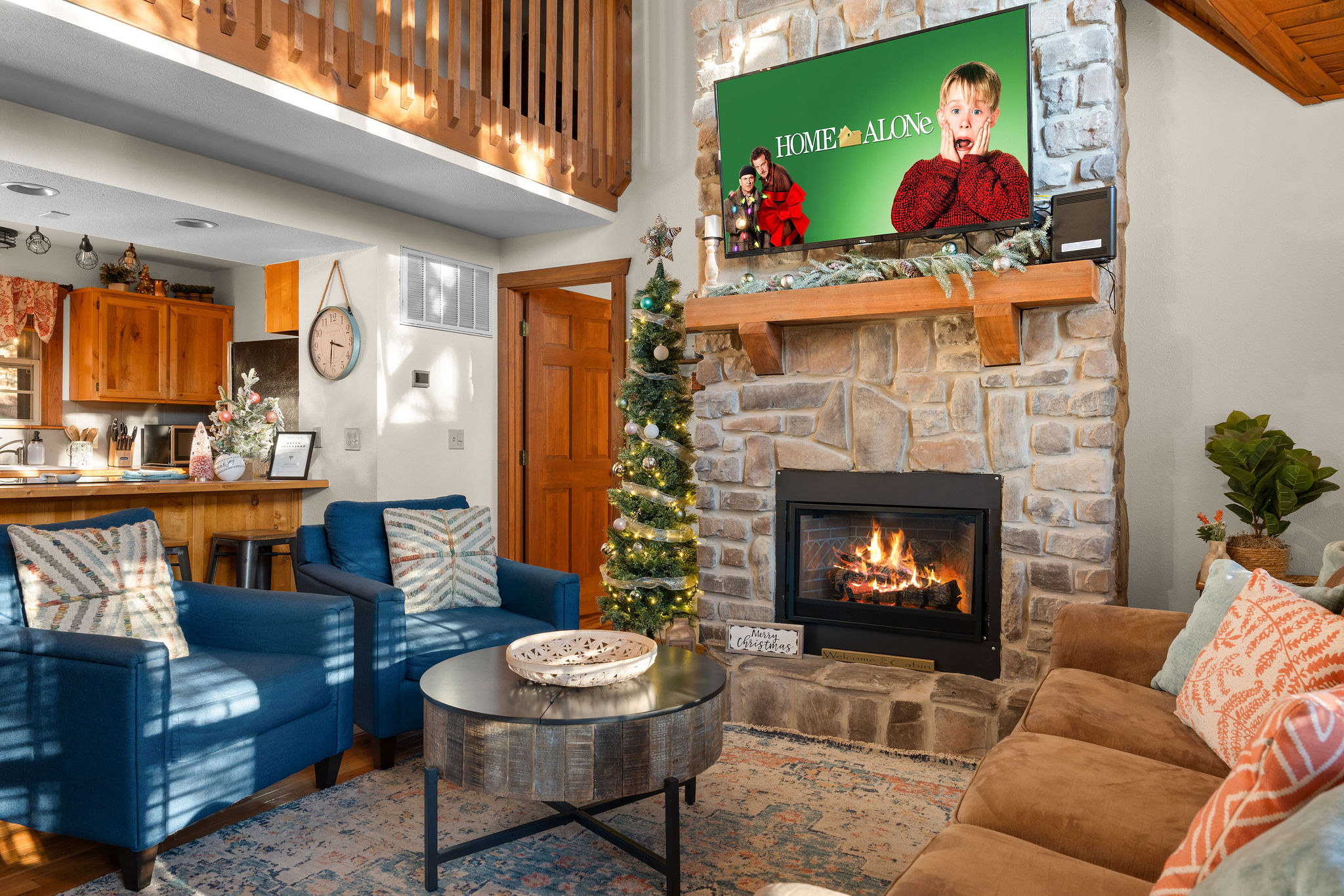 Enjoy the holidays in Branson with a fully decorated cabin only 5 minutes from SDC!