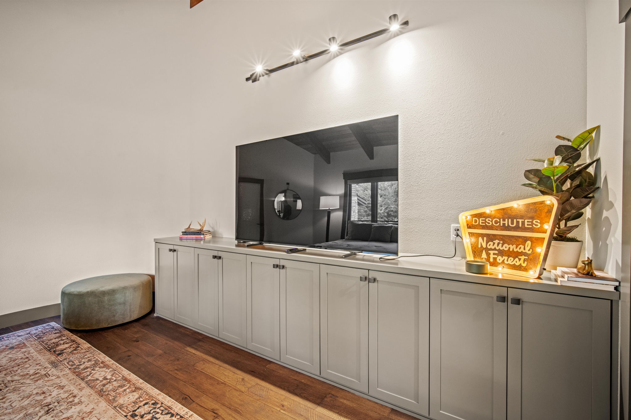 Main Floor: 3rd bedroom (King)