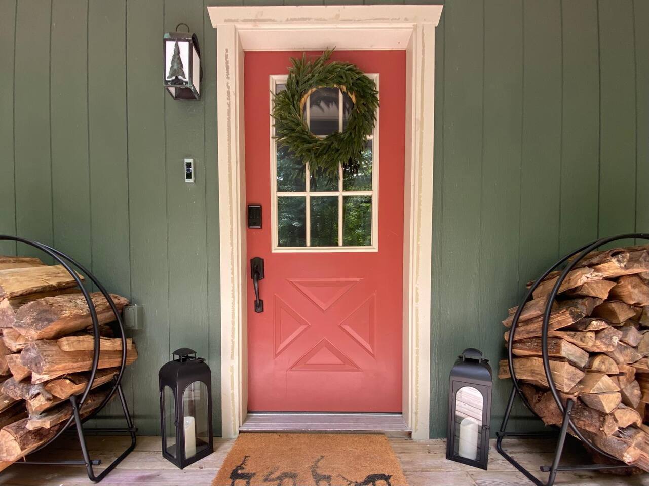 Front Door w/Ring Doorbell