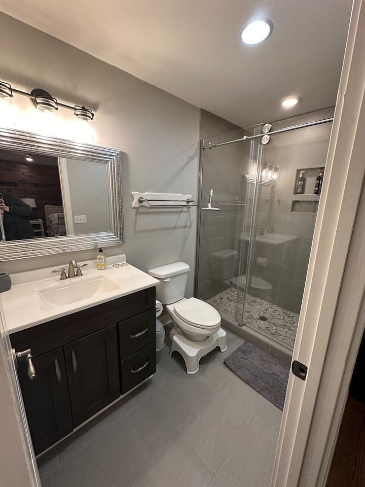 King 2nd level ensuite bathroom