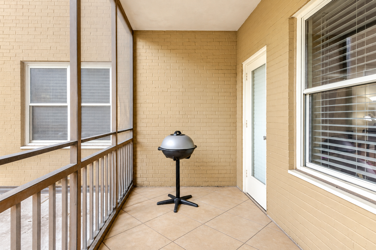 For a property listing or house manual:

**Barbecue Grill on the Balcony** — Enjoy outdoor cooking and dining from the comfort of your private balcony.
