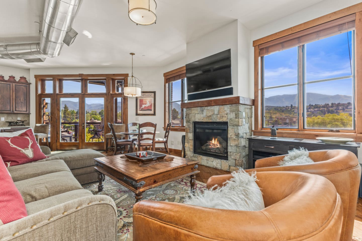 Living Room | Smart TV | Fireplace