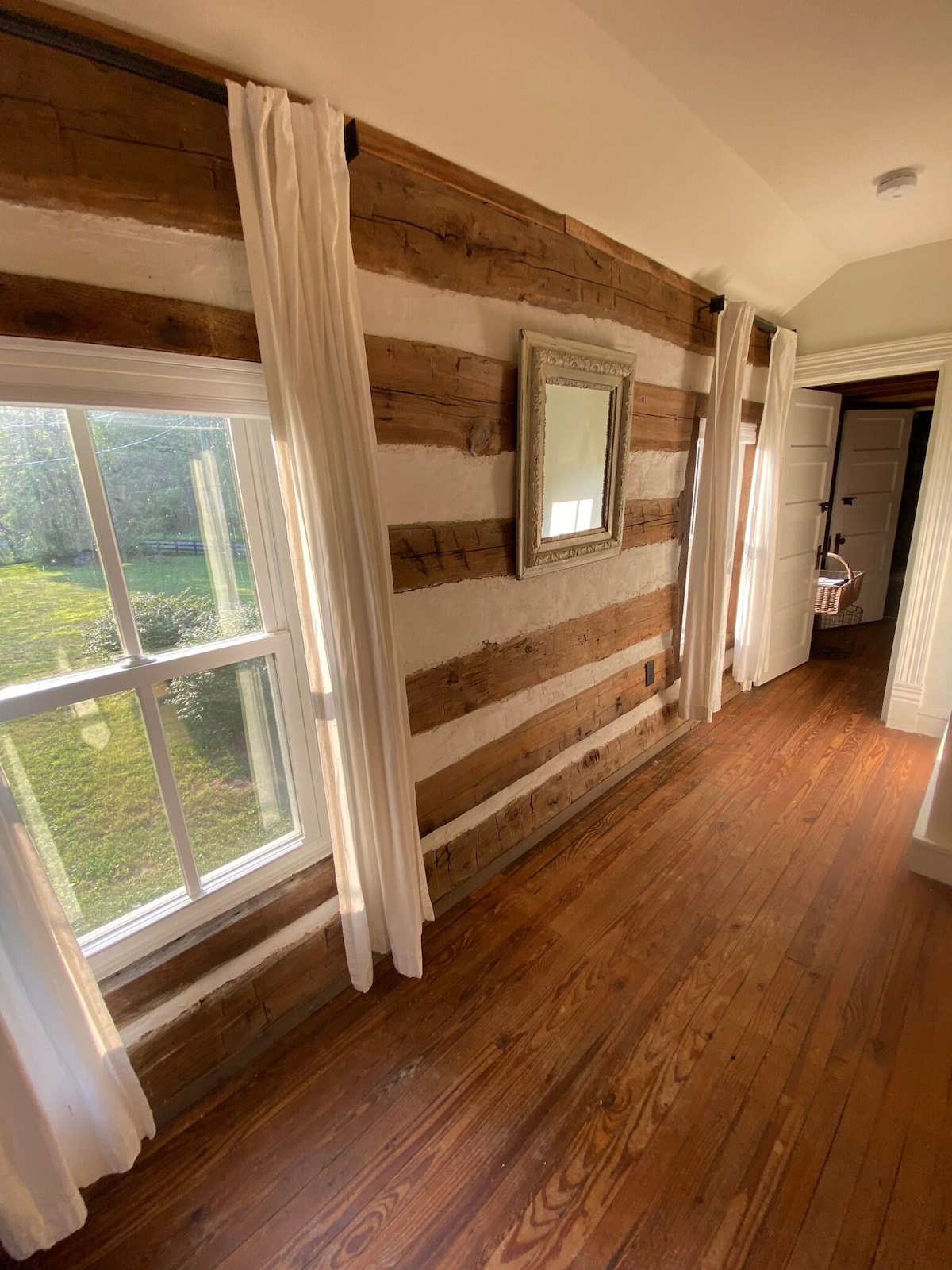 Second bedroom, mountain views.