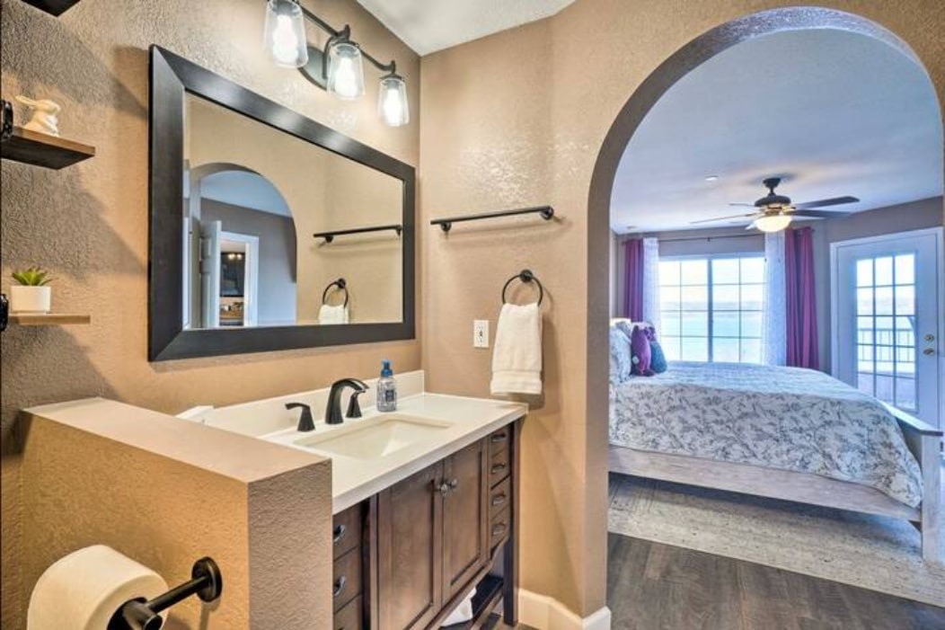 Master bathroom 