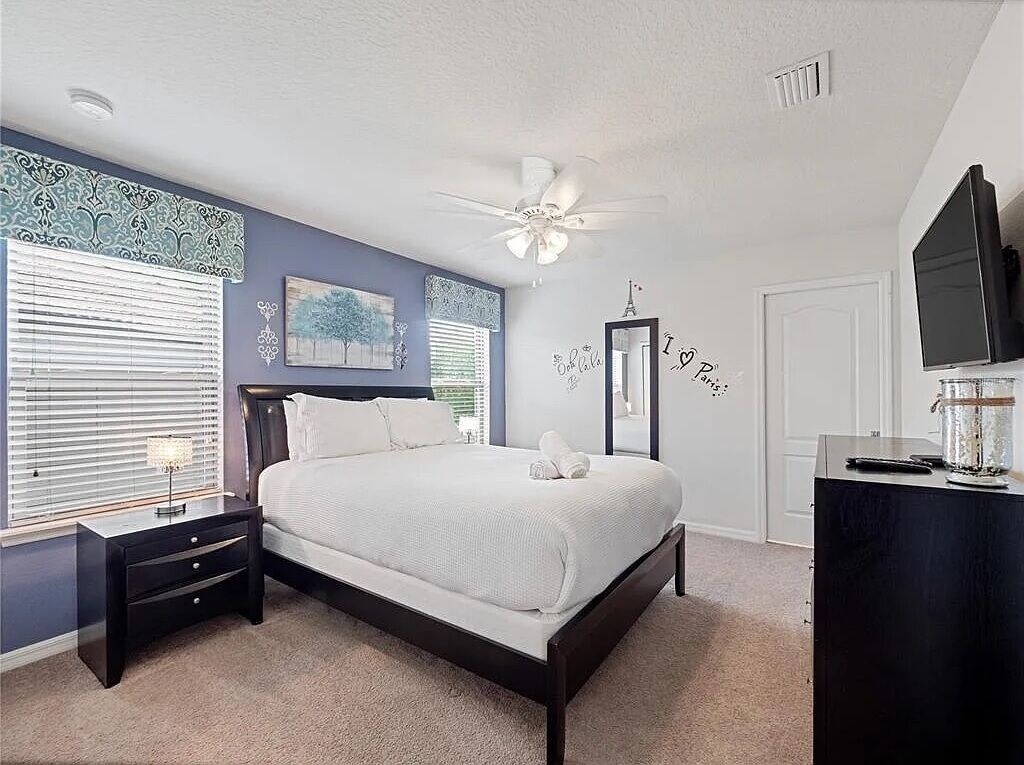 Beautiful queen bedroom with double sink ensuite bath