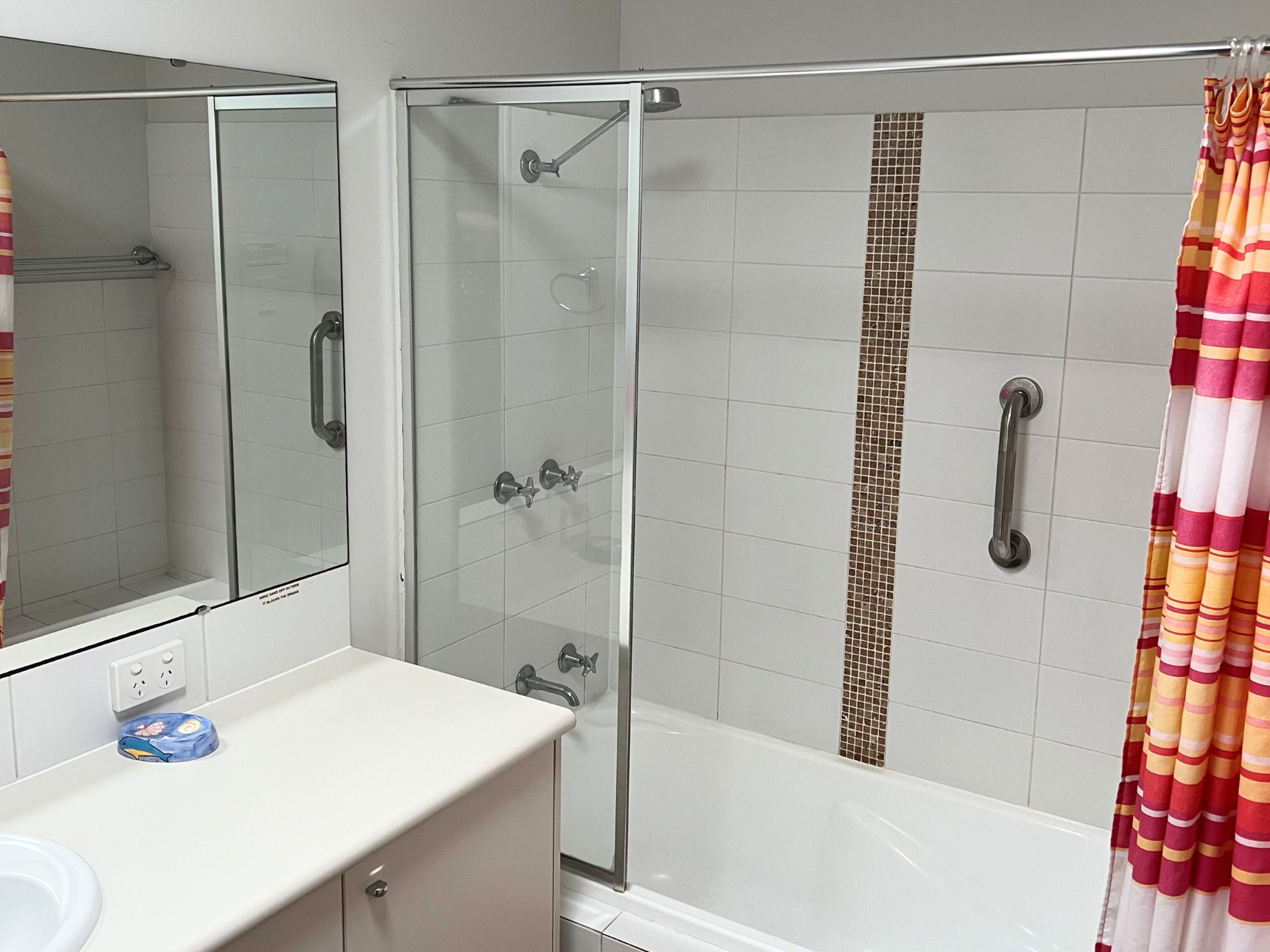 Main bathroom with shower/bath combo
